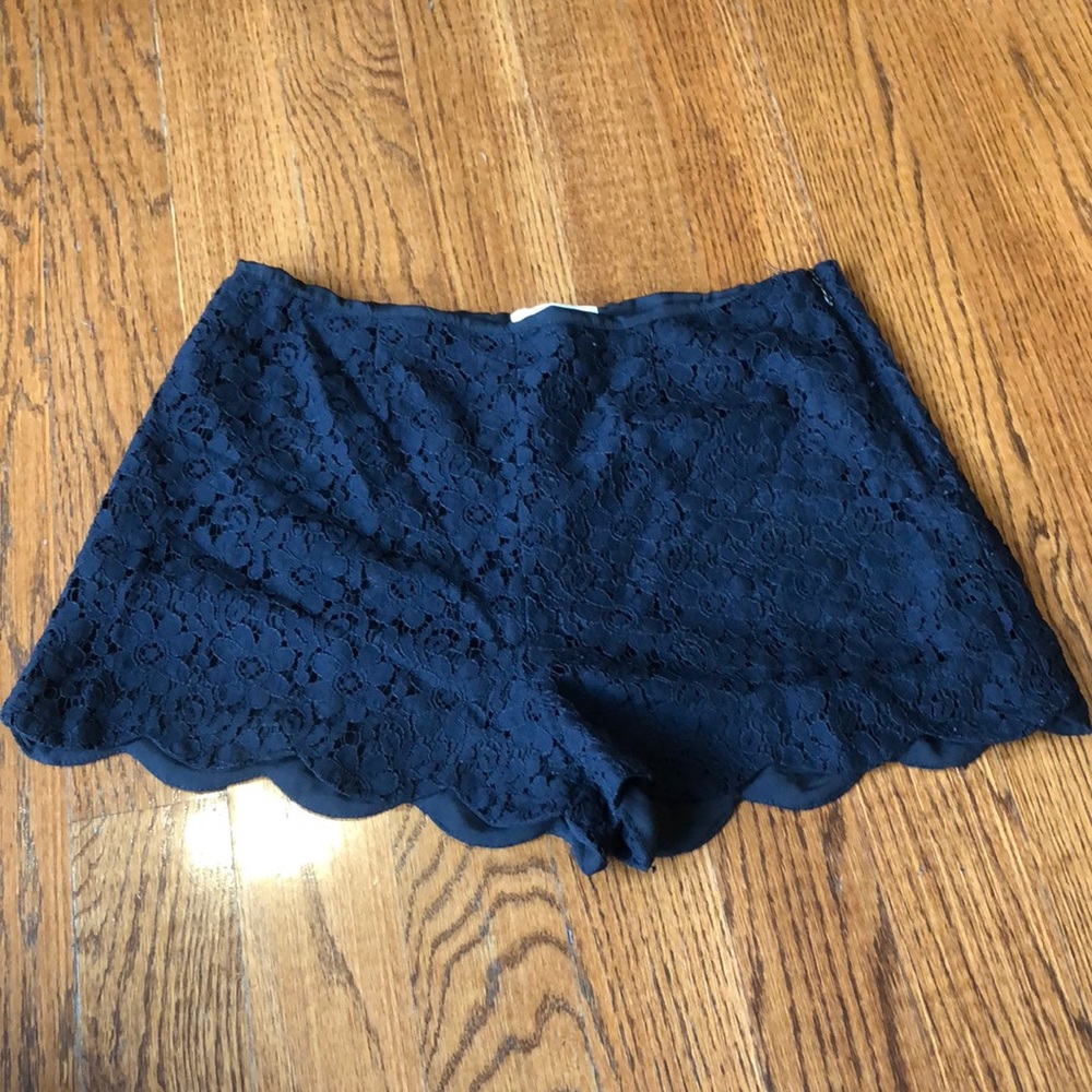 MONTEAU black lace scallop shorts